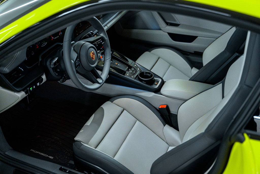 Porsche 992.2 Carrera GTS