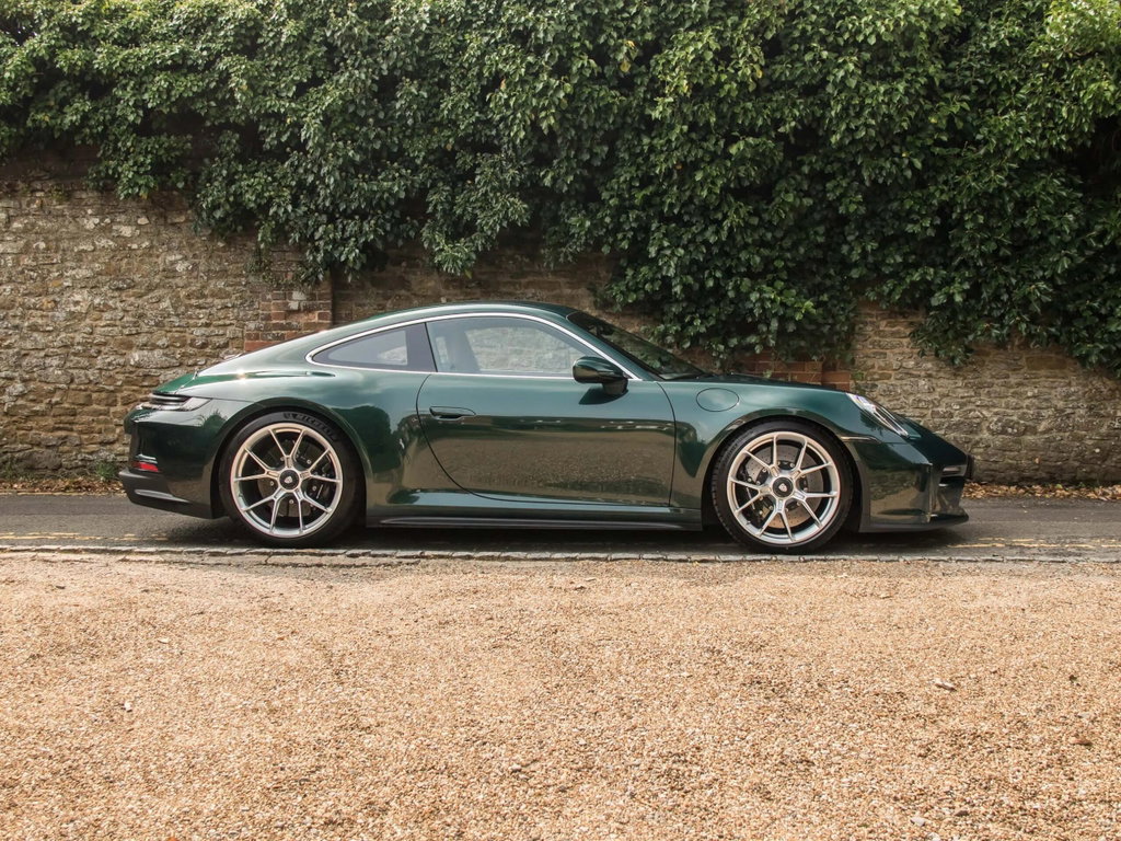 Porsche 992 GT3 Touring