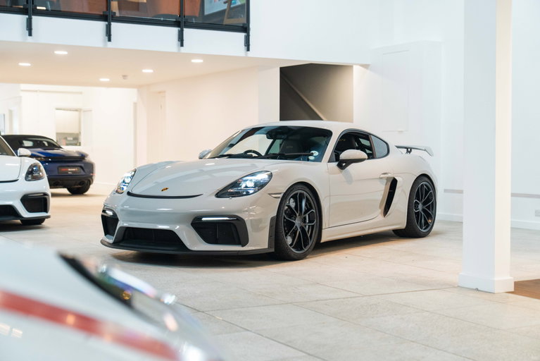 Porsche 718 Cayman GT4