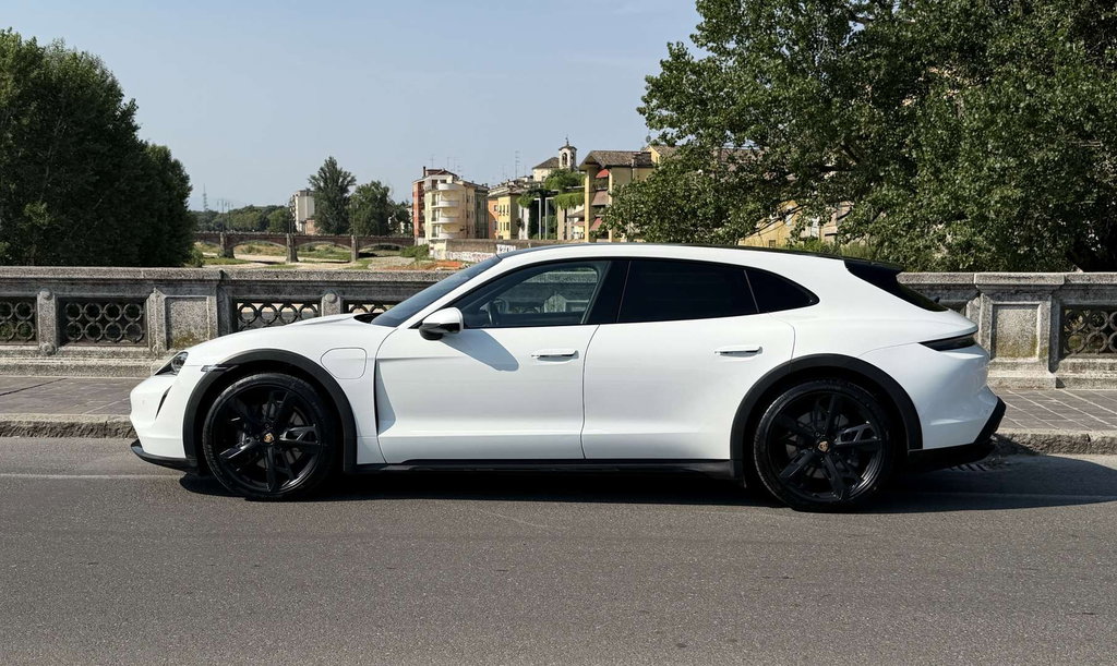 Porsche Taycan 4 Cross Turismo