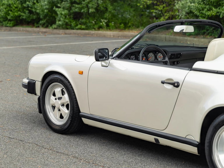 Porsche 911 Carrera 3.2 Speedster