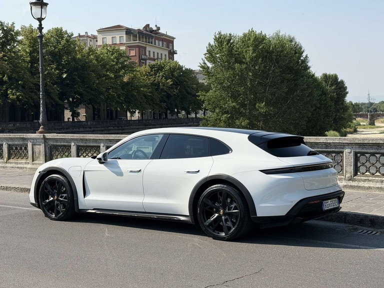 Porsche Taycan 4 Cross Turismo