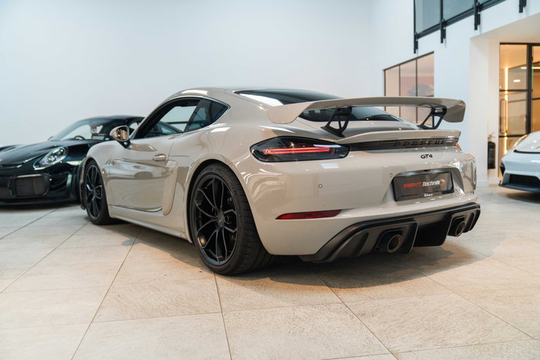 Porsche 718 Cayman GT4