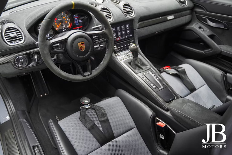 Porsche 718 Cayman GT4 RS