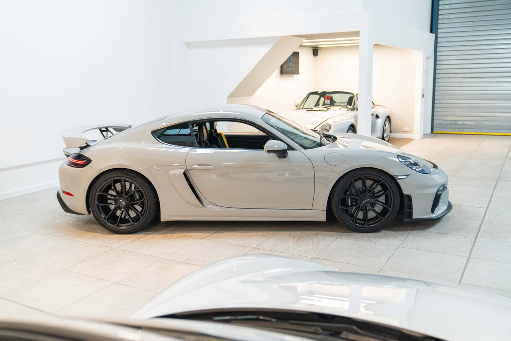 Porsche 718 Cayman GT4