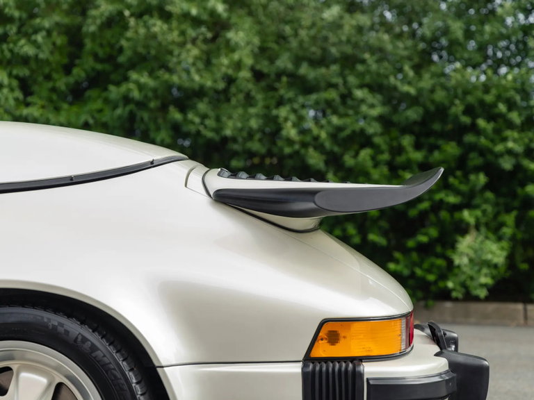Porsche 911 Carrera 3.2 Speedster
