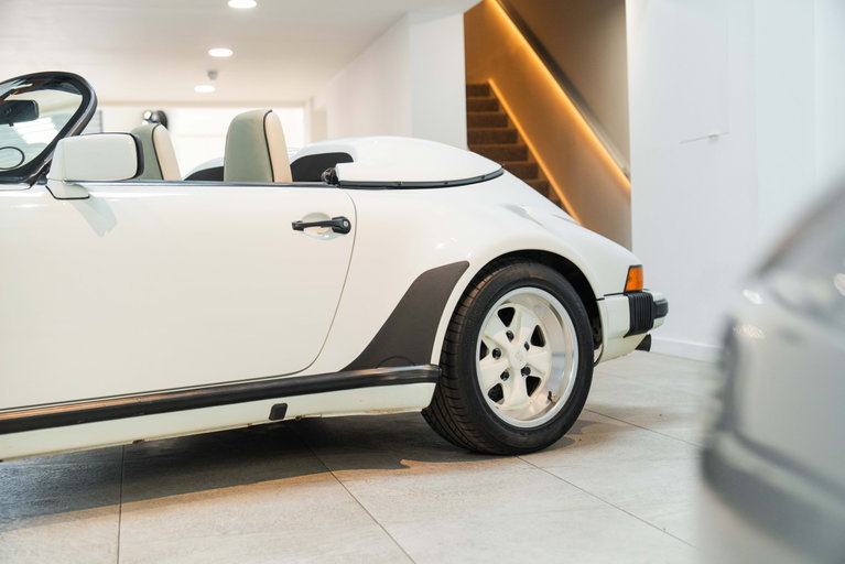 Porsche 911 Carrera 3.2 Speedster