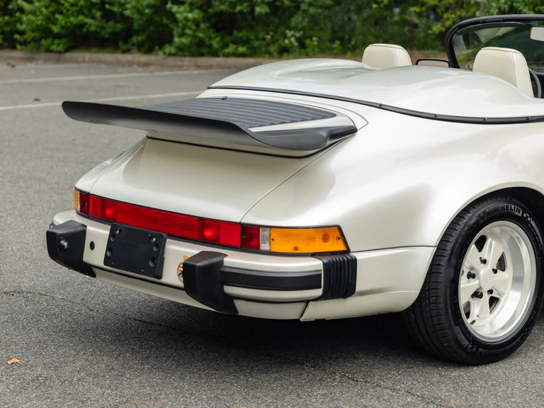 Porsche 911 Carrera 3.2 Speedster