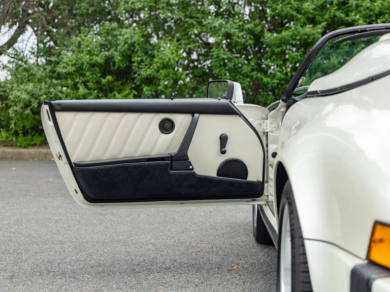 Porsche 911 Carrera 3.2 Speedster