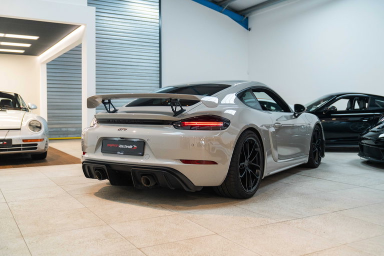 Porsche 718 Cayman GT4