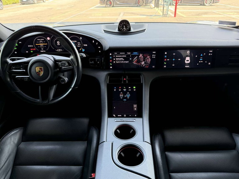 Porsche Taycan 4 Cross Turismo