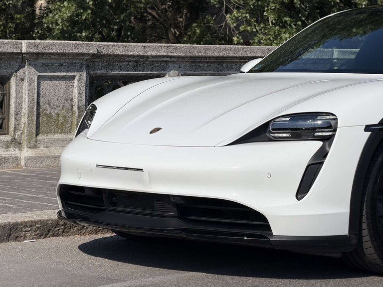 Porsche Taycan 4 Cross Turismo