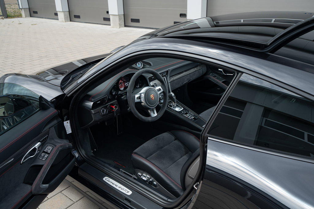 Porsche 991 Carrera 4 GTS