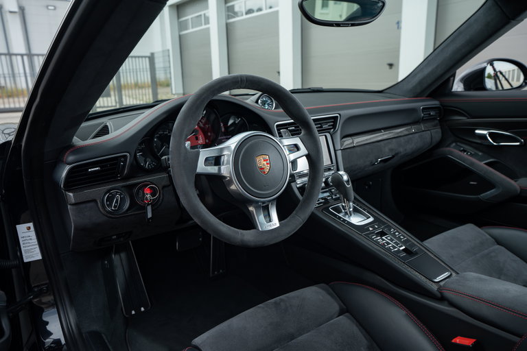 Porsche 991 Carrera 4 GTS