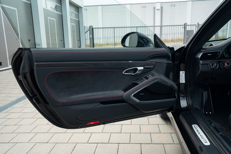 Porsche 991 Carrera 4 GTS