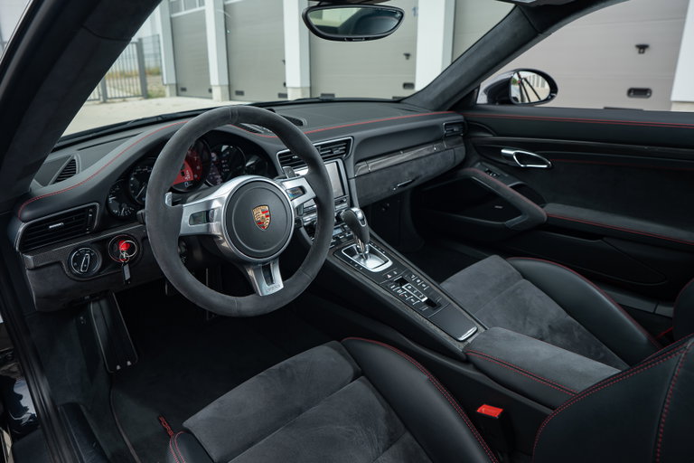 Porsche 991 Carrera 4 GTS