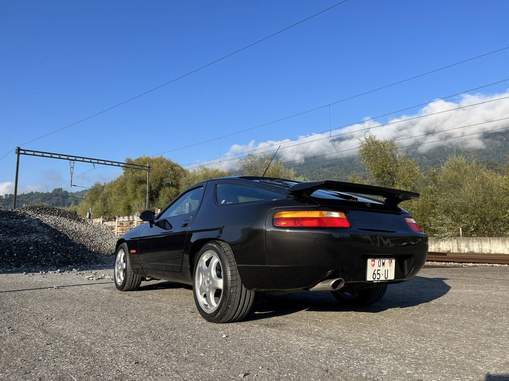 Porsche 928 S4