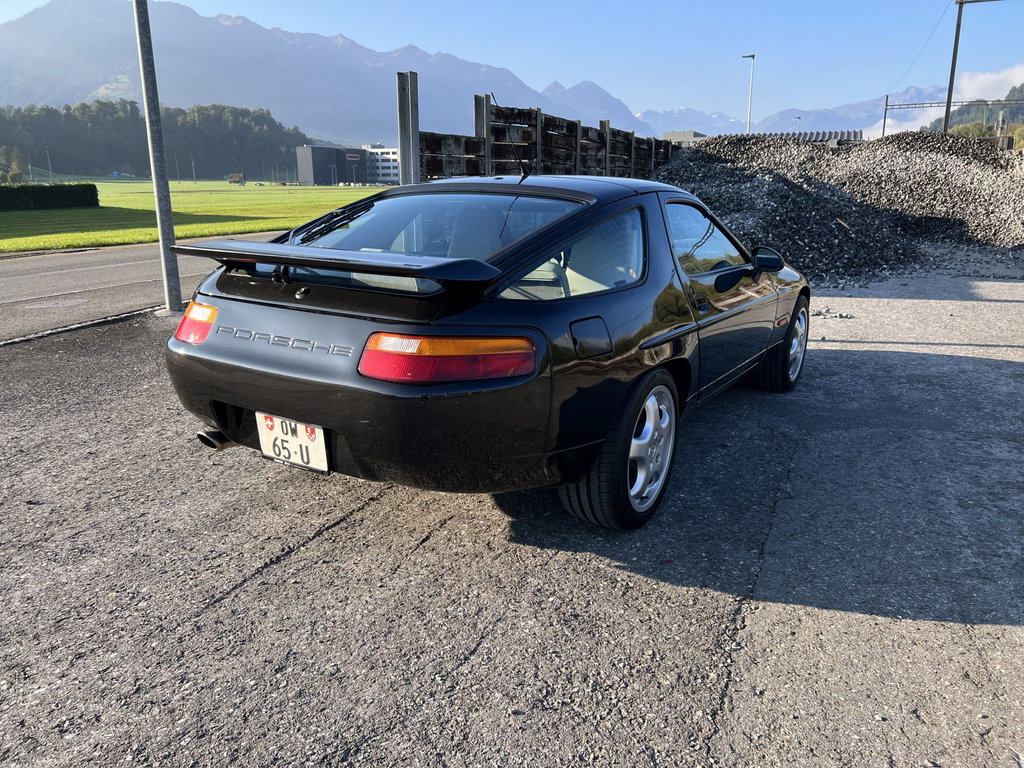 Porsche 928 S4
