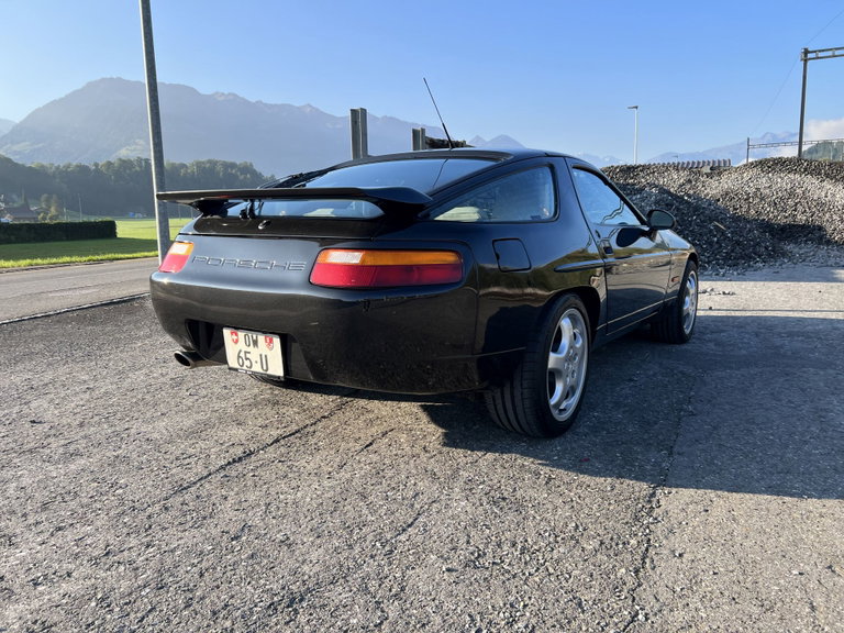 Porsche 928 S4