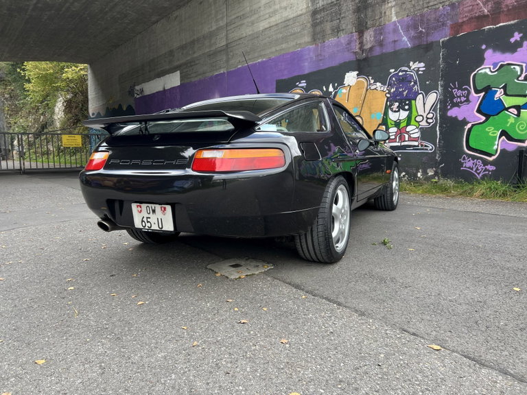 Porsche 928 S4