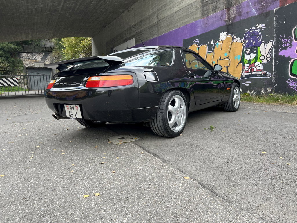 Porsche 928 S4