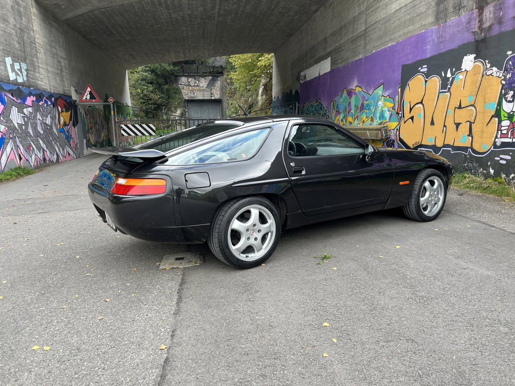 Porsche 928 S4