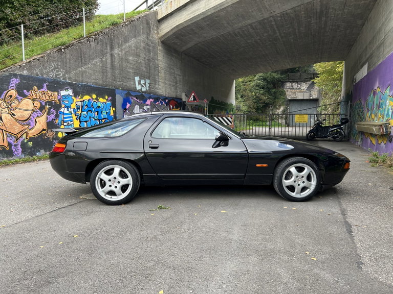 Porsche 928 S4
