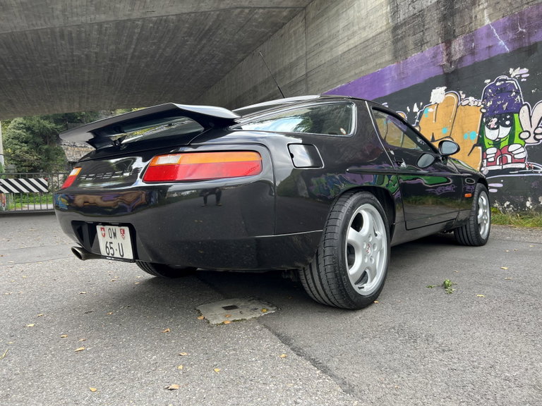 Porsche 928 S4