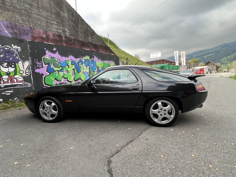 Porsche 928 S4