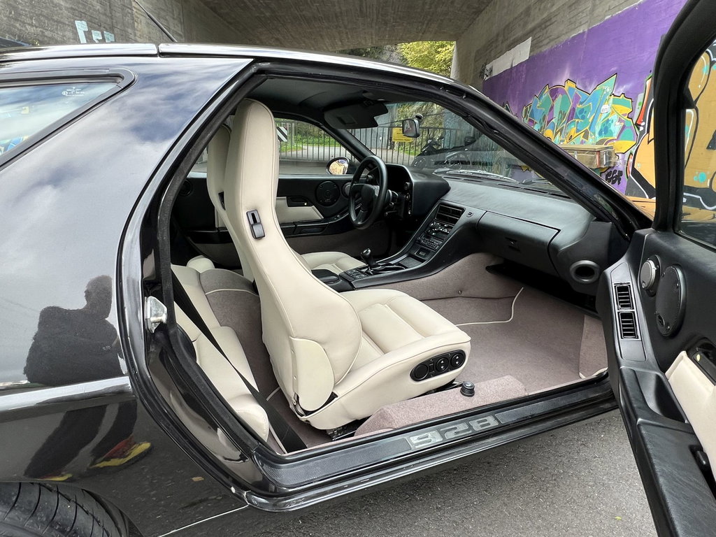 Porsche 928 S4