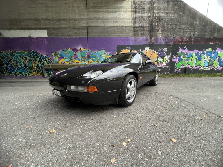 Porsche 928 S4