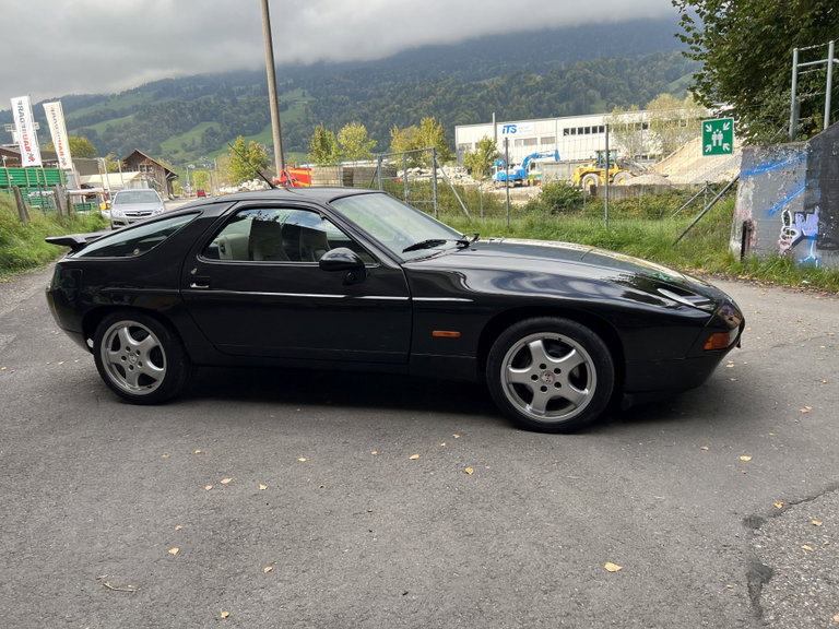 Porsche 928 S4