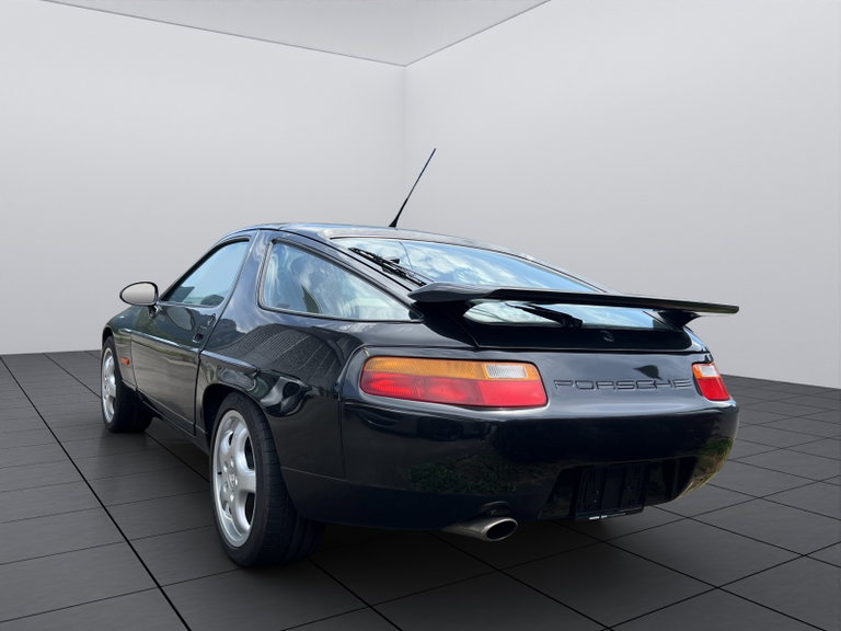 Porsche 928 S4