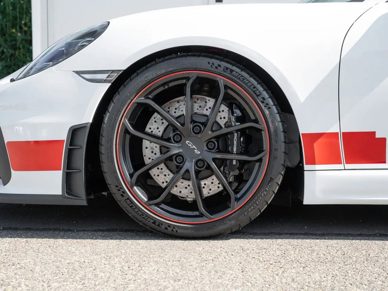 Porsche 718 Cayman GT4