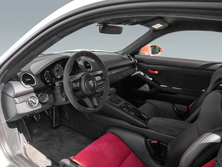 Porsche 718 Cayman GT4