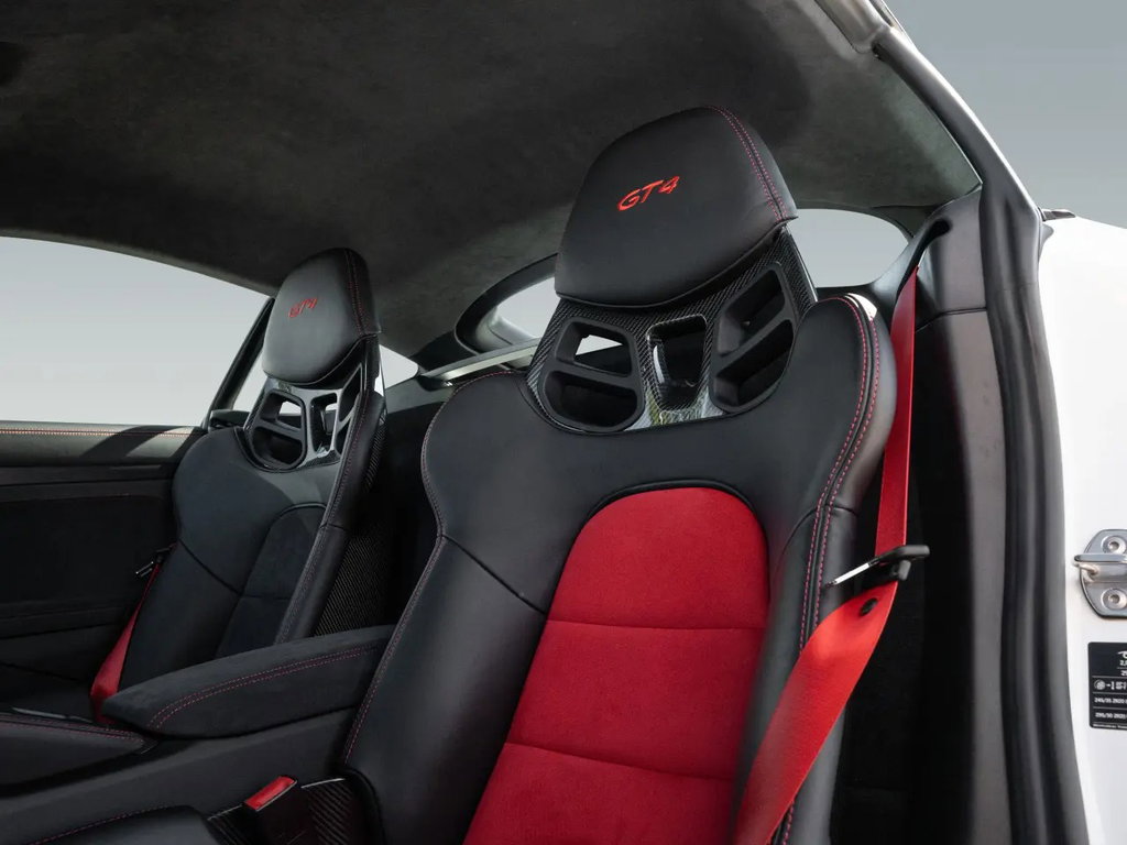 Porsche 718 Cayman GT4