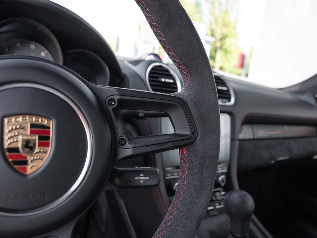 Porsche 718 Cayman GT4