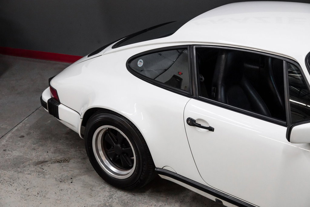 Porsche 911 Carrera 3.2 (US)