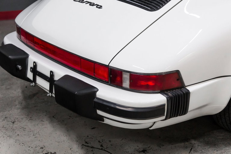 Porsche 911 Carrera 3.2 (US)