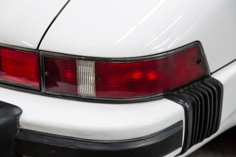 Porsche 911 Carrera 3.2 (US)