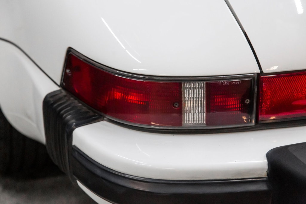 Porsche 911 Carrera 3.2 (US)