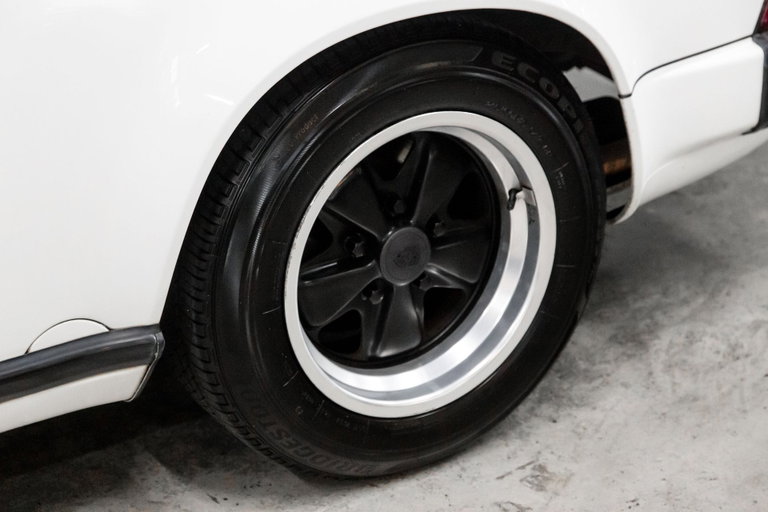 Porsche 911 Carrera 3.2 (US)
