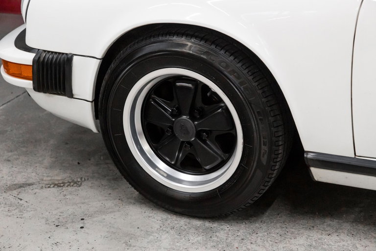 Porsche 911 Carrera 3.2 (US)