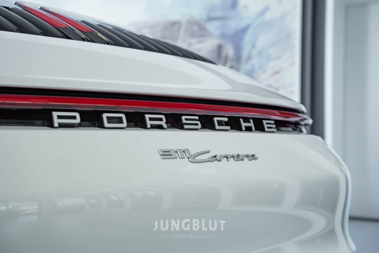 Porsche 992 Carrera