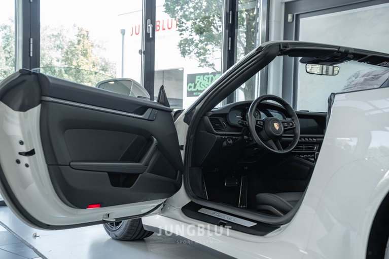 Porsche 992 Carrera