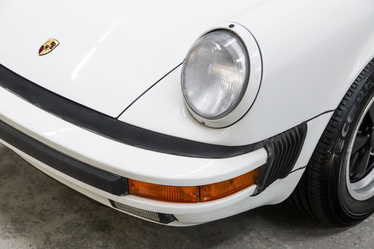 Porsche 911 Carrera 3.2 (US)