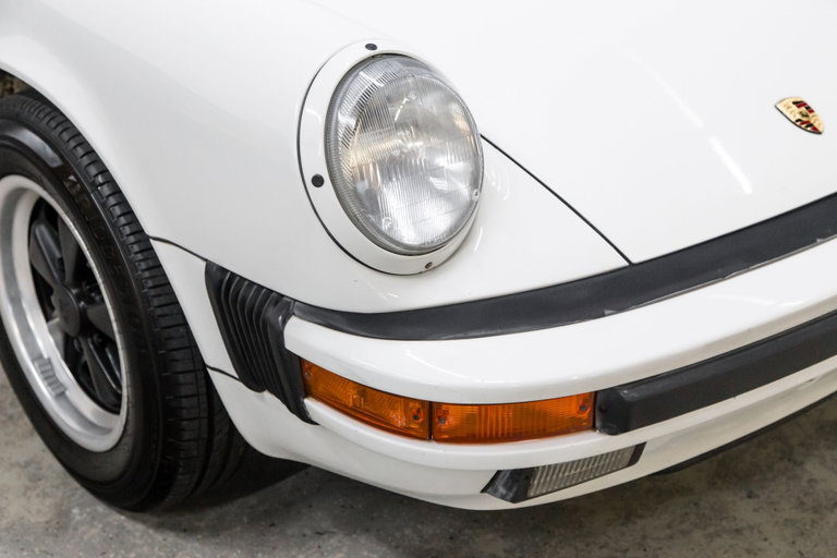 Porsche 911 Carrera 3.2 (US)