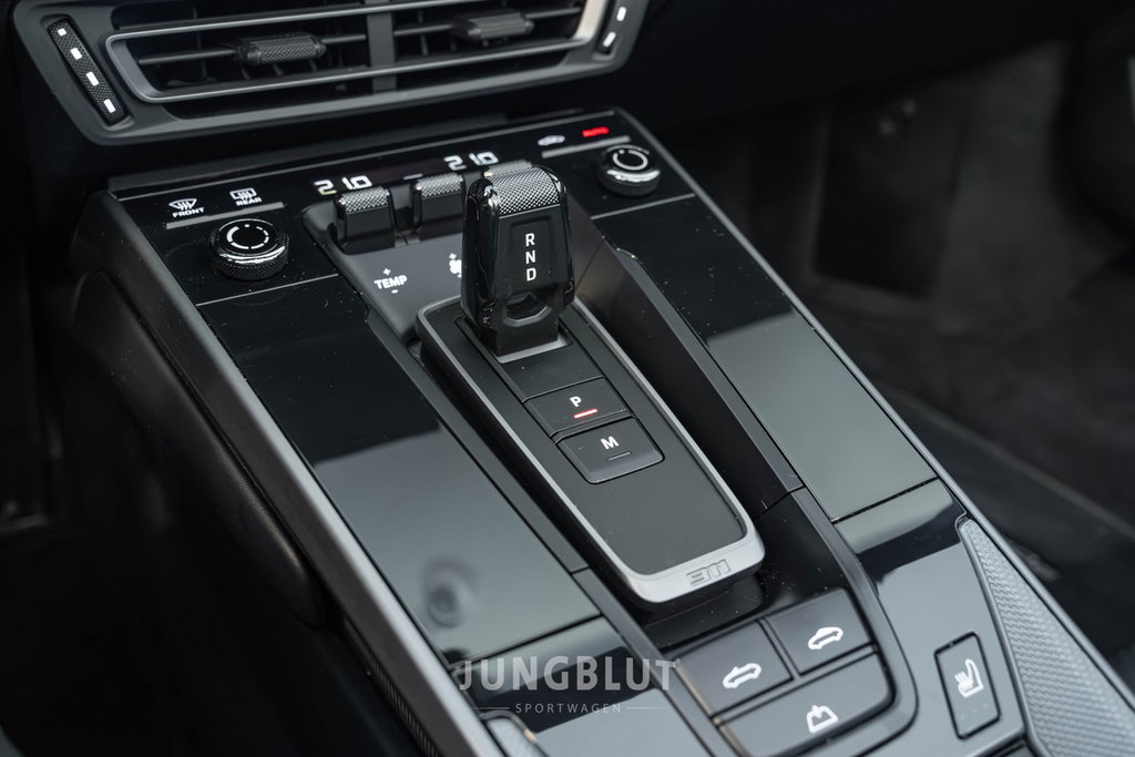 Porsche 992 Carrera