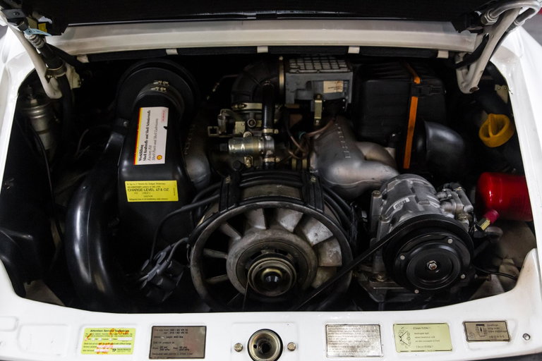Porsche 911 Carrera 3.2 (US)