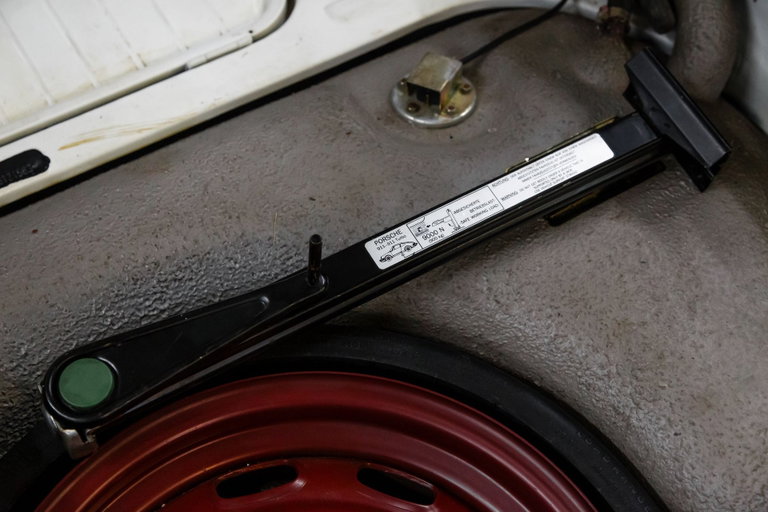 Porsche 911 Carrera 3.2 (US)